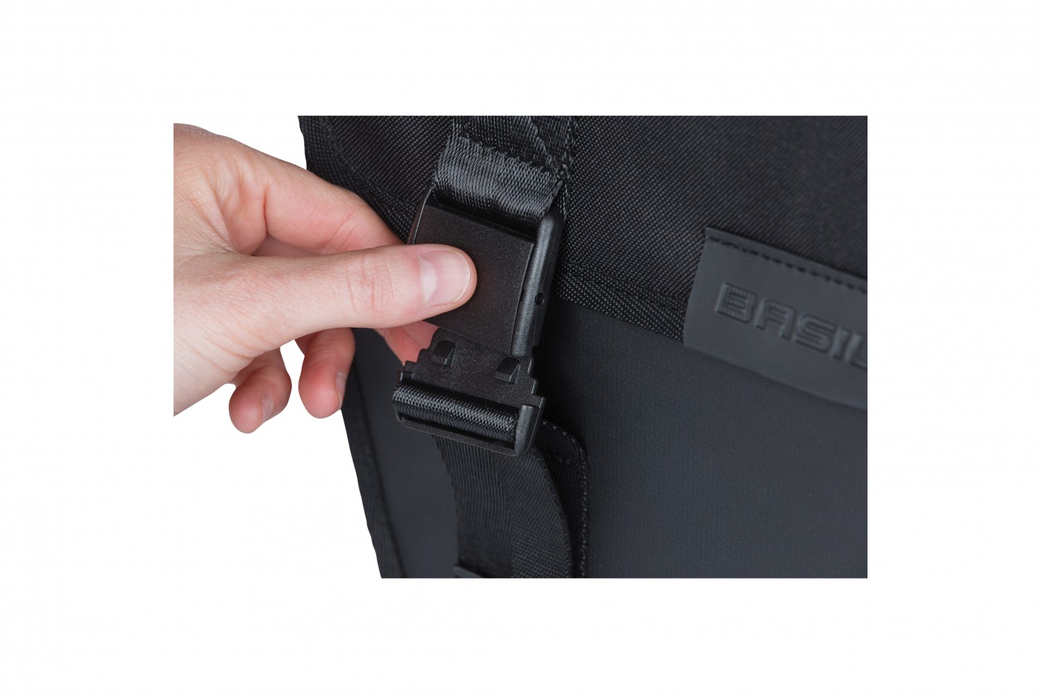 Basil fietstas dubbel Tour Waterproof zwart 28L Basil fietstas dubbel Tour Waterproof zwart 28L